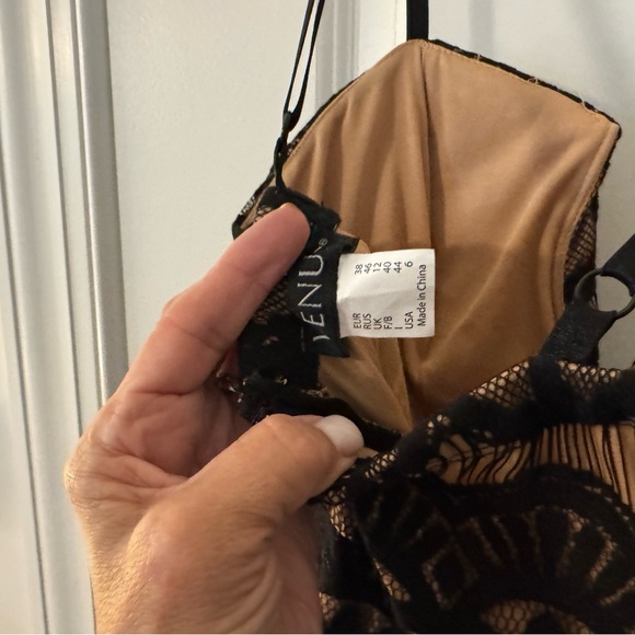 Venus Elegant Black Lace Gown - Picture 3 of 3